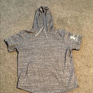 Men’s Under Armour short sleeve sweatshirt